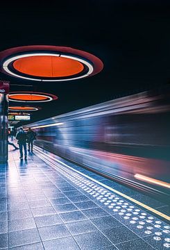 Snel bewegende metro in station Pannenhuis in Brussel van Daan Duvillier | Dsquared Photography