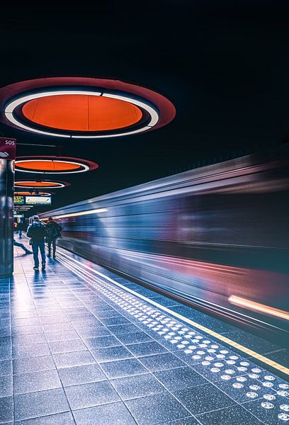 Snel bewegende metro in station Pannenhuis in Brussel van Daan Duvillier | Regio in de Kijker
