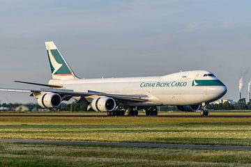 Cathay Pacific Cargo Boeing 747-8 is geland (B-LJJ). van Jaap van den Berg