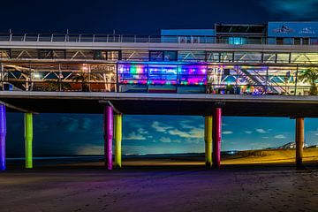 Photo du soir colorée de la jetée de Scheveningen sur MICHEL WETTSTEIN