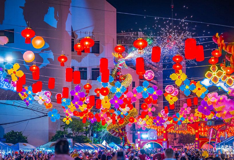 Chinesisches Neujahrsfest in Bangkok - bunte Straßenparade von Michiel Ton