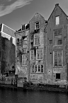 Dilapidated canal houses Dordrecht
