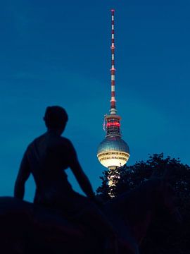 Berliner Fernsehturm bei Nacht von Alexander Voss
