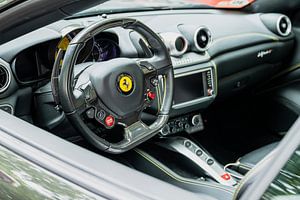 Tableau de bord de la voiture de sport Ferrari California T