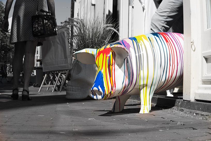 Surplombant la rue commerçante par Tim Briers