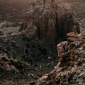 Un magnifique coucher de soleil dans un paysage de montagne dans le parc national El Teide à Tenerif sur Yvette Baur