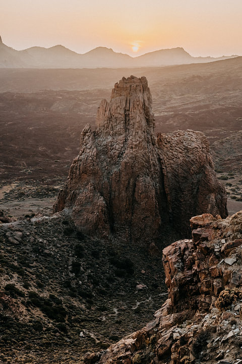 Prachtige zonsondergang in  berg landschap in Nationaal park El Teide in Tenerife van <span class="secondary-font">Yvette Baur</span>