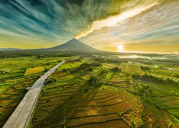 Vulkan Mayon auf den Philippinen von Surreal Media