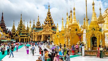 Shwedagon Pagoda by Matthijs Peeperkorn