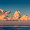 Nederland, Westkapelle, panoramabeeld van wolken over de Noordzee. van Frans Lemmens