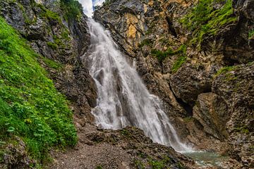 Chute d'eau dans la vallée du Lech