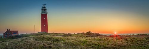 Texel panorama Vuurtoren bij zonsondergang. .