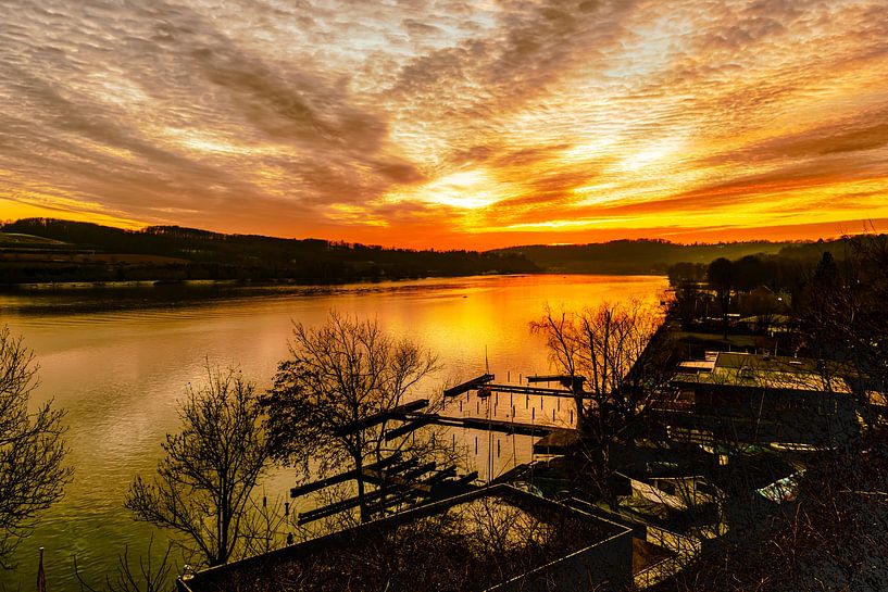 Landschap zonsondergang bij het Baldeney meer in Essen Duitsland van Dieter Walther