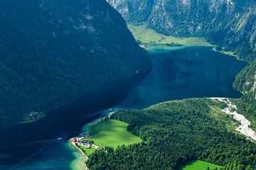 Uitzicht op Königsee met Bartholomä van Dieter Meyrl