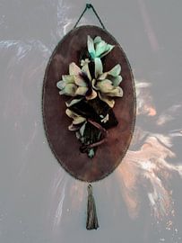 Porcelein op fluweel by Renee Alexandra Serlier