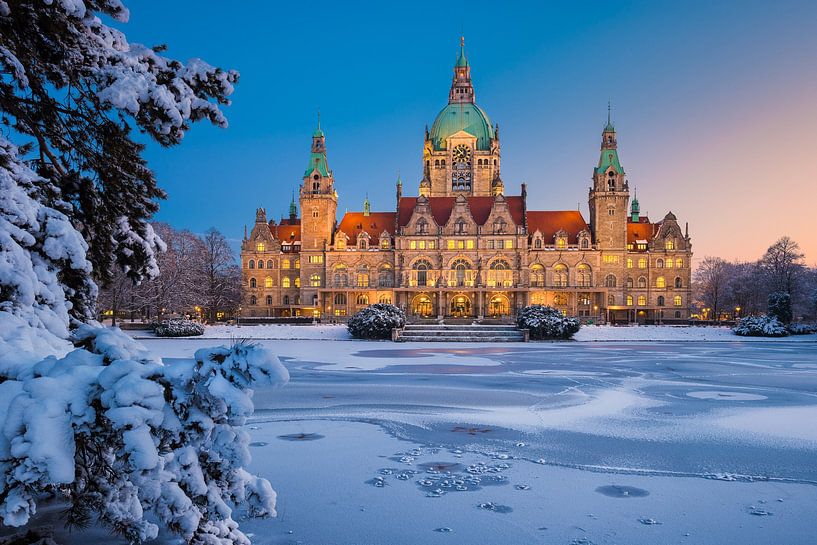 Town Hall of Hannover, Germany by Michael Abid