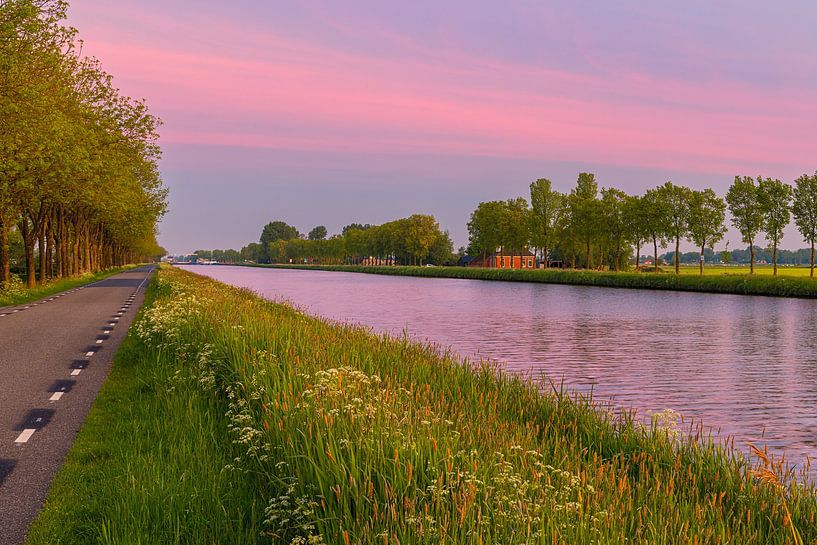 A sunrise along the Van Starkenborgh Canal by Henk Meijer Photography
