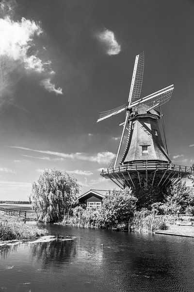 Windmill at Aarlanderveen by Freek Rooze