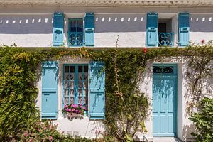 Fassade eines typischen Hauses auf dem Lande in Frankreich von gaps photography