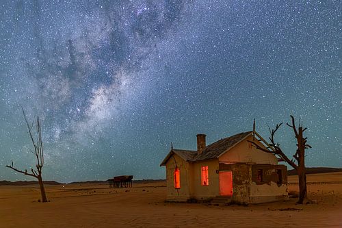 Abandoned house under the Milky Way - desert idyll in Namibia