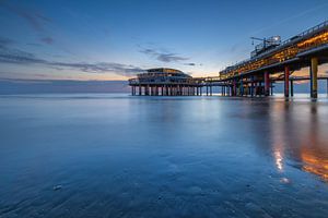 Heure bleue et lueur orange derrière la jetée - Scheveningen