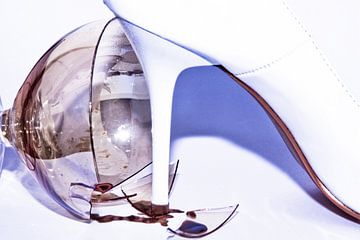 the trampled wine glass (1) van Norbert Sülzner
