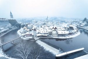 Uitzicht over Ceský Krumlov in de winter van Dennis Donders