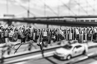 Liebesschleusen an der Brooklyn Bridge von Bert Nijholt Miniaturansicht