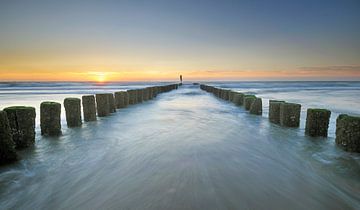 Wellenbrecher an der Küste von Zeeland von John Leeninga