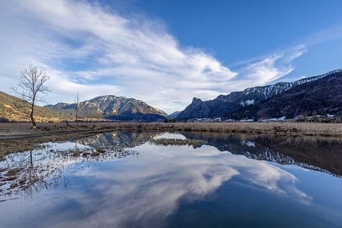 Cloud play at the lake