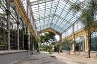 Verlaten royaal serregebouw in Barcelona