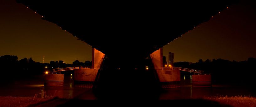 Under the bridge von Sense Photography