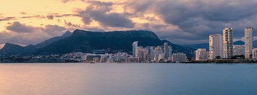 Panorama en zonsondergang in Calpe, Spanje