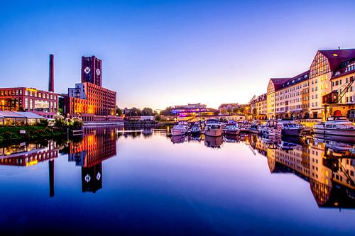 Hafen in Berlin bei Sonnenuntergang