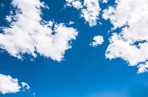 Himmel mit Wolken - der Himmel ist die Grenze von Erwin van Oosterom