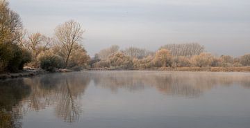 Winter sunrise at the lake by Bart Ceuppens