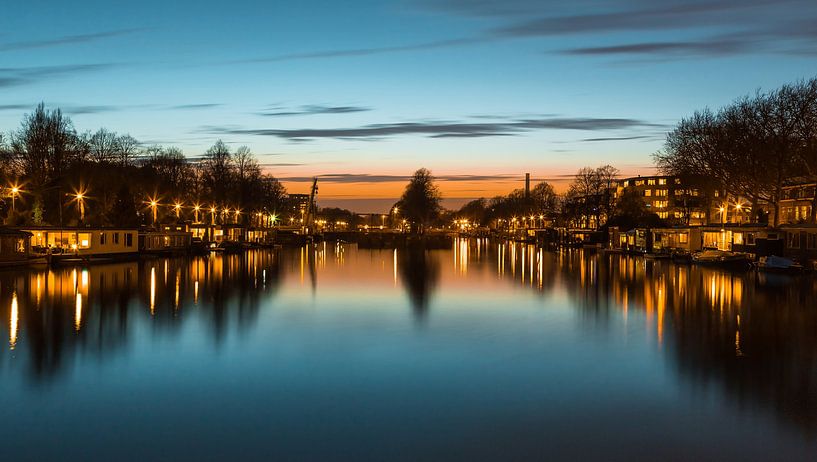 Muntkade bij zonsondergang van Koen Peters