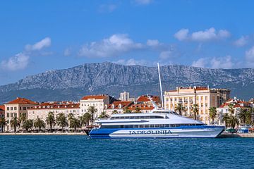 Kroatisch : Catamaran van Jadrolinija van Photoart-Naegele