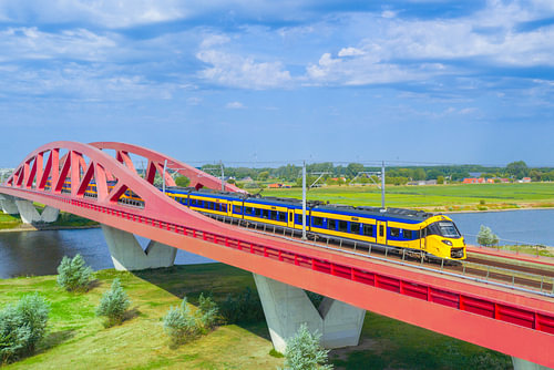 Un train interurbain de l'ICNG traverse le pont ferroviaire de Hanzeboog sur Sjoerd van der Wal Photographie