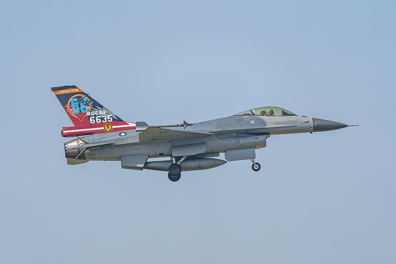 Falcon de combat Lockheed Martin F-16A taïwanais. par Jaap van den Berg