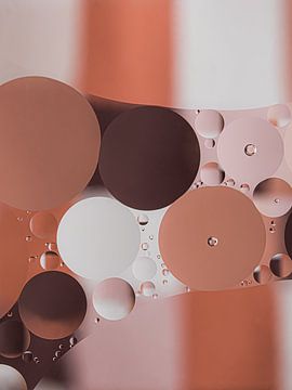 Brown tones through round oil droplets by Marjolijn van den Berg