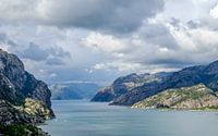 Wolken über dem Lysefjord von Koos de Wit Miniaturansicht