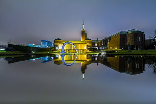 Het gespiegelde Museum Boijmans van Beuningen in Rotterdam