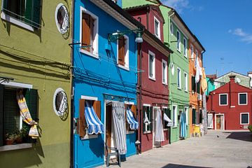 Gekleurde huizen in Burano (9) van Jolanda van Eek en Ron de Jong