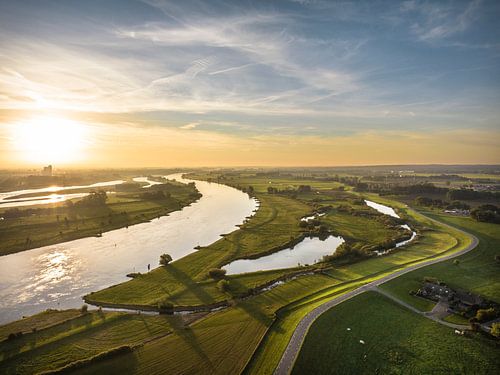 Zonsopgang over de IJssel in de IJsseldelta tijdens de herfst