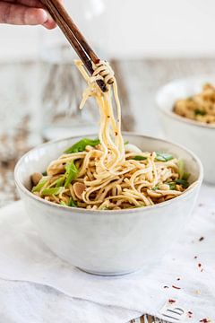 Peanut noodles with chilli and spring onion by Nina van der Kleij