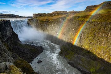 Dettifoss met dubbele regenboog van Daniela Beyer