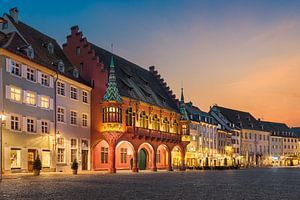Sonnenuntergang auf dem Münsterplatz in Freiburg