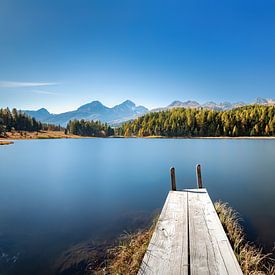 Passerelle au bord d'un lac en Engadine, en Suisse. sur Voss Fine Art Fotografie