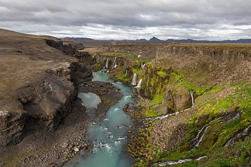 Sigöldugljúfur, kloof met watervallen in IJsland van Annemarie Mastenbroek